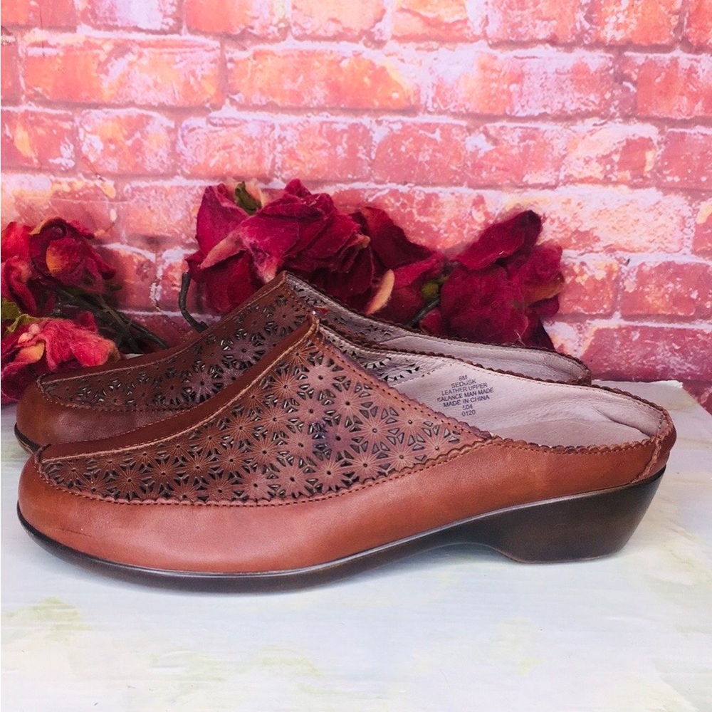 Easy Spirit  Cognac Leather Closed Toe Floral Cutout Comfort Mules